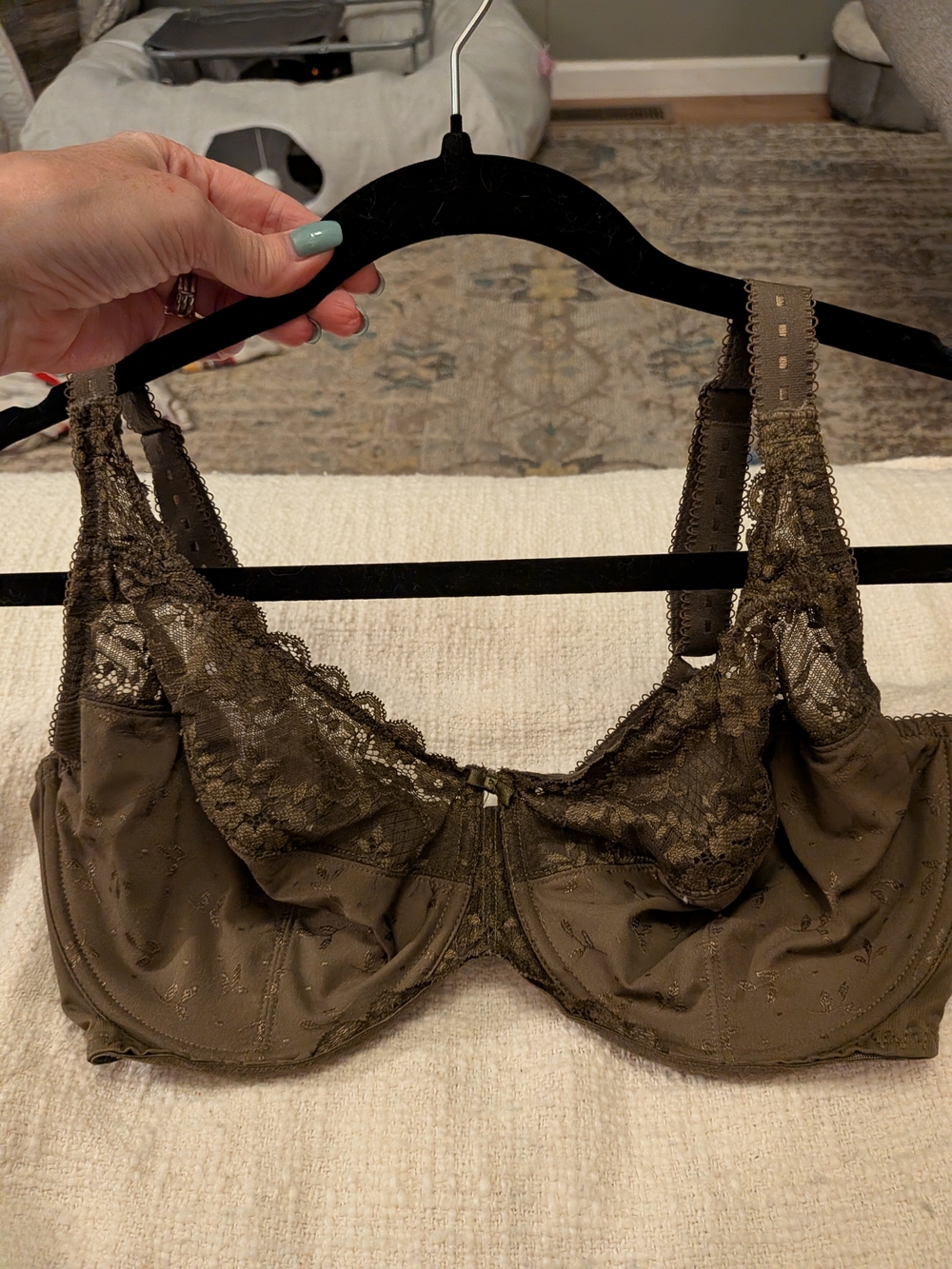 Lace-Detail Unlined Support Bra in Olive Green